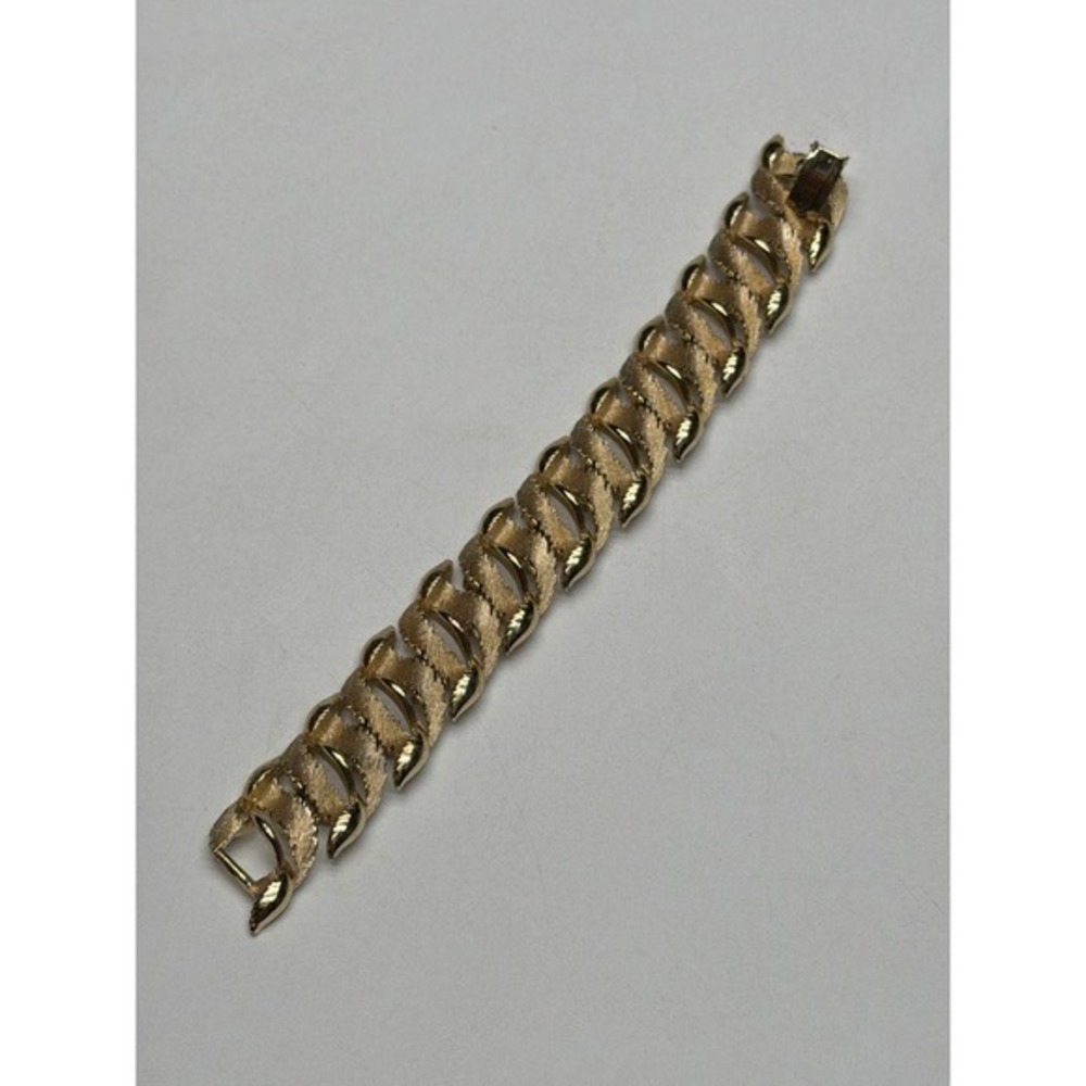 Signed Lisner Gold Tone Textured‎ Woven Link Bracelet Vintage Fashion Jewelry